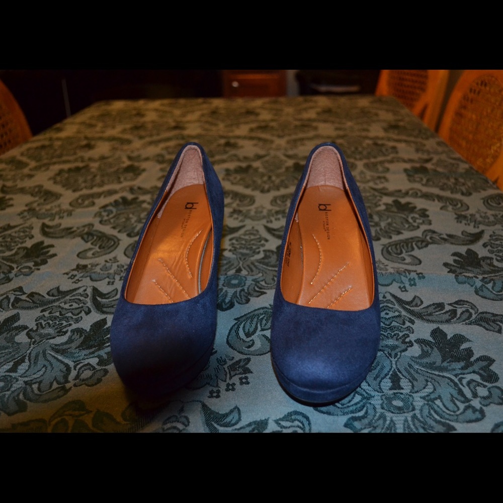 Navy suede pumps